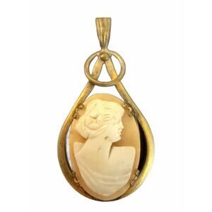 Signed CJ CT Gold Tone Cameo Pendent Vintage Jewelry